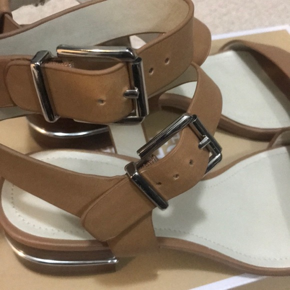 BCBG sandals wood heel silver accessories - Picture 2 of 6